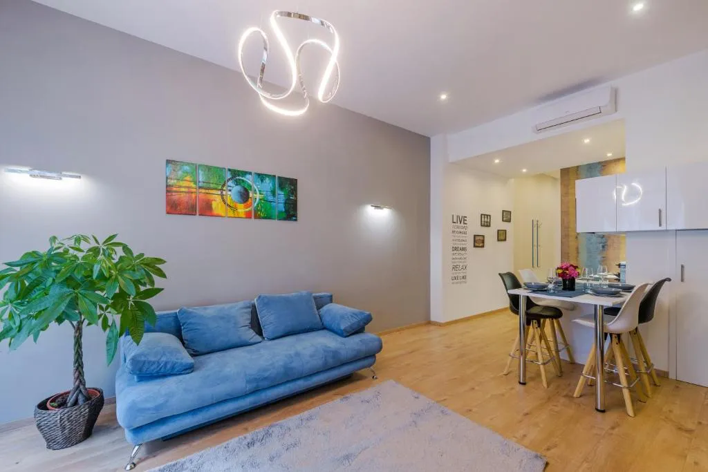 Amber / Navy Design Apartments with A/C